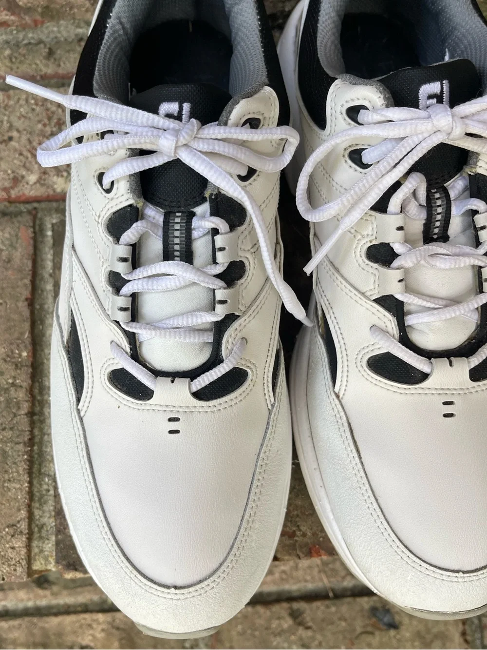 FootJoy Men’s Golf Shoes Size 10 White Black Spiked Leather 45428